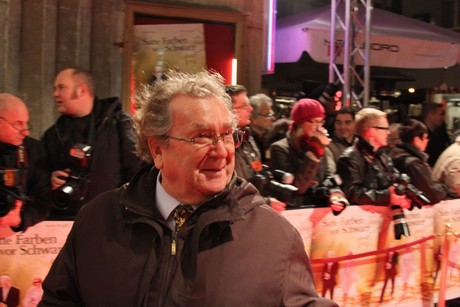 satte-farben-vor-schwarz