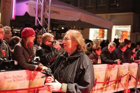 satte-farben-vor-schwarz