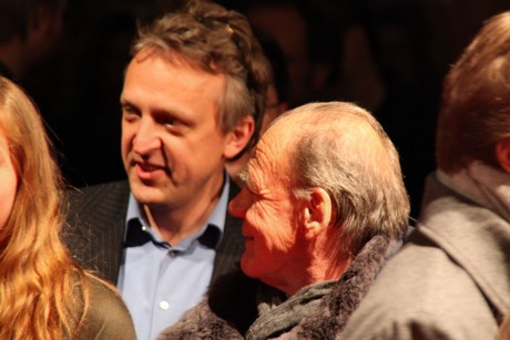 satte-farben-vor-schwarz