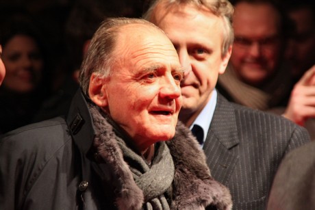 satte-farben-vor-schwarz