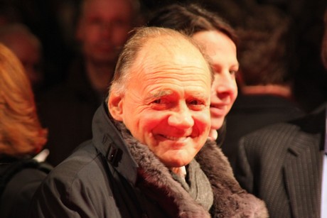 satte-farben-vor-schwarz