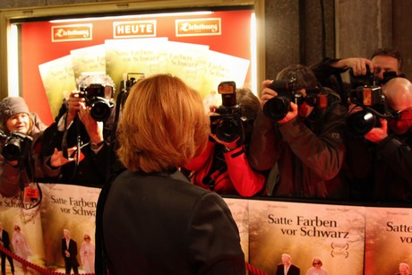 satte-farben-vor-schwarz