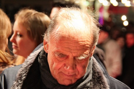 satte-farben-vor-schwarz