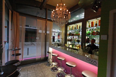 bar