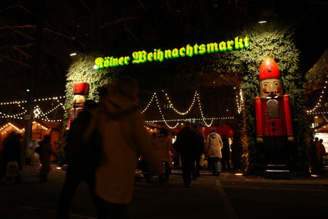 weihnachtsmarkt-neumarkt