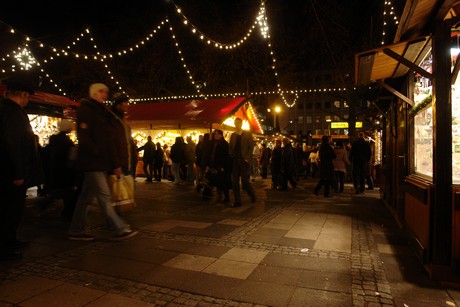weihnachtsmarkt-neumarkt