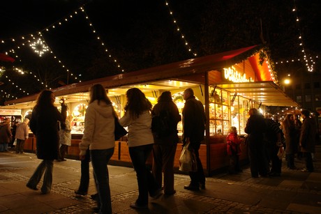 weihnachtsmarkt-neumarkt