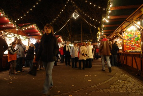 weihnachtsmarkt-neumarkt