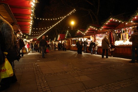 weihnachtsmarkt-neumarkt
