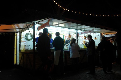 weihnachtsmarkt-neumarkt