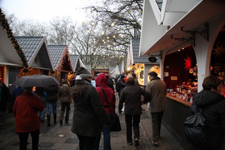 weihnachtsmarkt-neumarkt