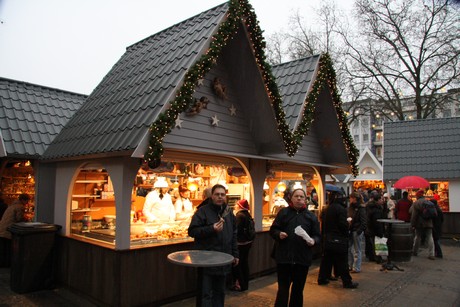 weihnachtsmarkt-neumarkt