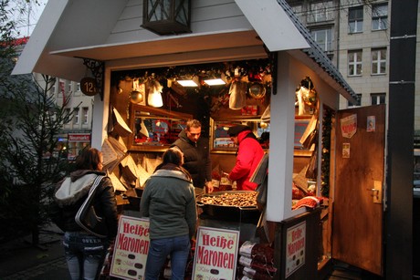 weihnachtsmarkt-neumarkt