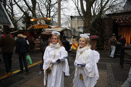 weihnachtsmarkt-neumarkt