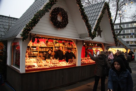 weihnachtsmarkt-neumarkt