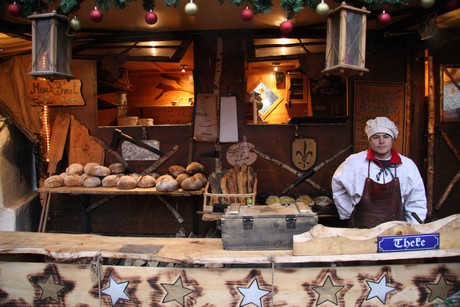 weihnachtsmarkt-neumarkt