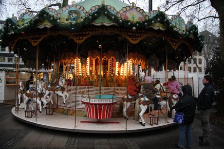 weihnachtsmarkt-neumarkt