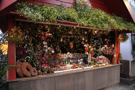 weihnachtsmarkt-neumarkt