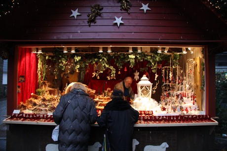 weihnachtsmarkt-neumarkt