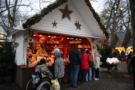 weihnachtsmarkt-neumarkt