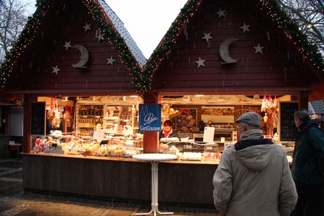 weihnachtsmarkt-neumarkt