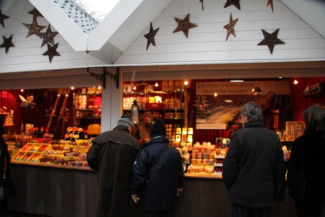 weihnachtsmarkt-neumarkt