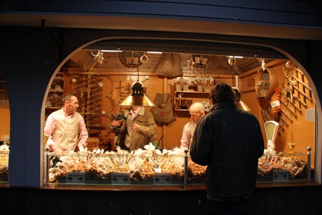 weihnachtsmarkt-neumarkt