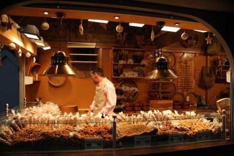 weihnachtsmarkt-neumarkt