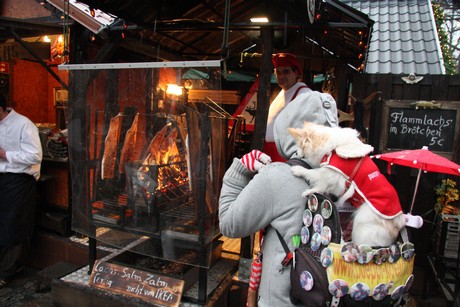 weihnachtsmarkt-neumarkt