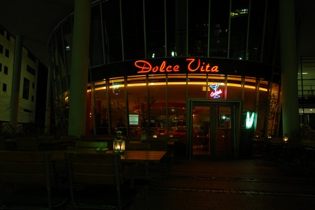 mediapark-bei-nacht