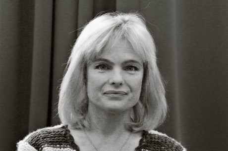 Erika-Eleniak
