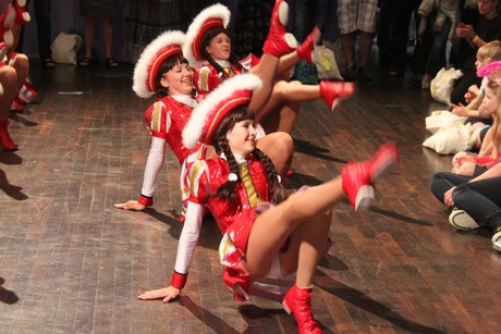 Tanzgruppe-Fluegge-Poeppche