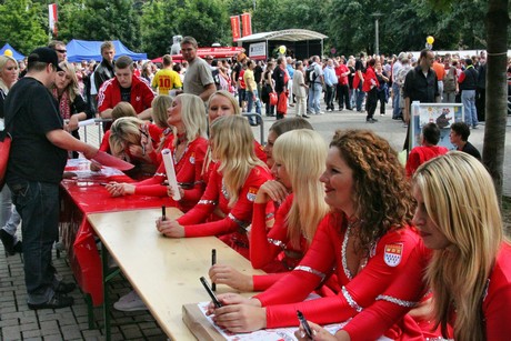 cheerleader-des-1-fc-koeln