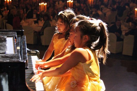 child-4-piano