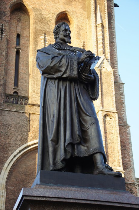 hugo-grotius