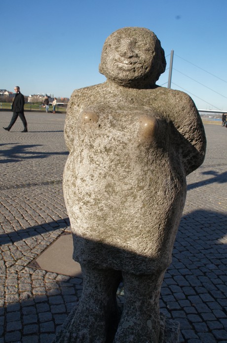 stehende-frau