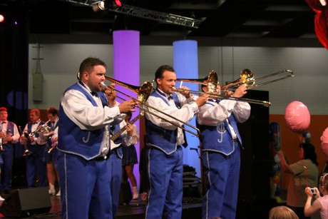 swinging-fanfares