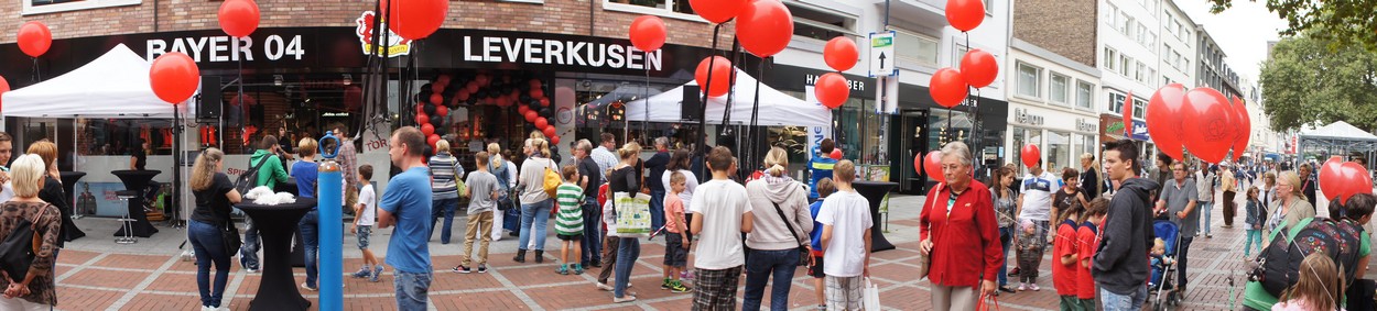 Grande opening of the new shop in the Fussgängerzone of Leverkusen mit Rudi Völler und andere Vips.