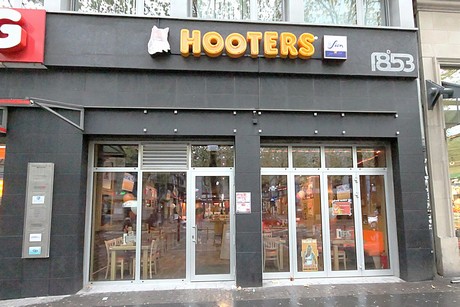 hooters