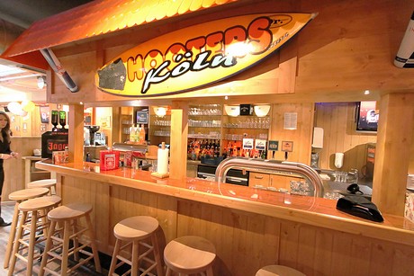 hooters