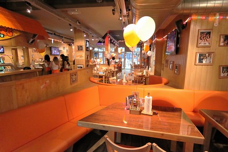 hooters