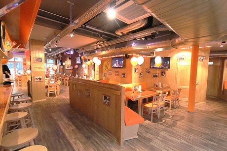 hooters