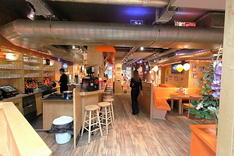 hooters