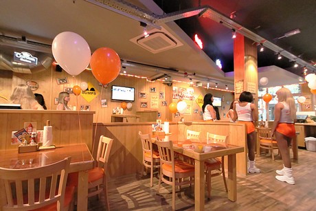 hooters