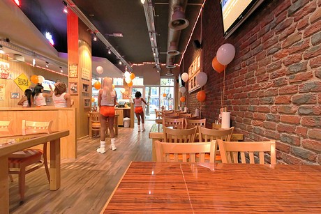 hooters