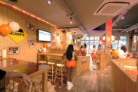 hooters