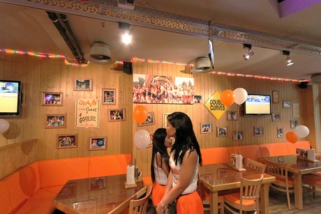 hooters