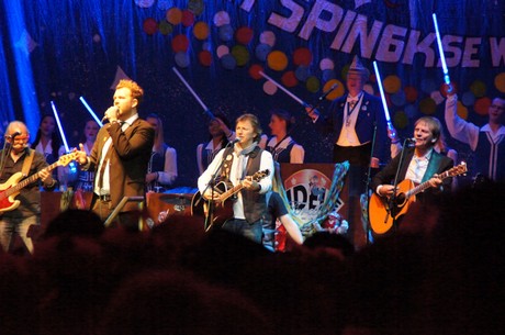 fidele-fordler-sitzung