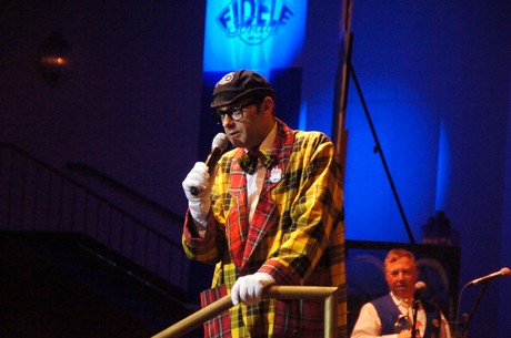 fidele-fordler-sitzung