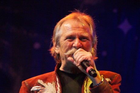 fidele-fordler-sitzung